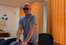 FOTO. Povestea emoționantă a lui Andrei Strătilă, maseurul nevăzător care oferă speranță copiilor cu dizabilități