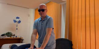 FOTO. Povestea emoționantă a lui Andrei Strătilă, maseurul nevăzător care oferă speranță copiilor cu dizabilități