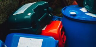 Suspiciuni de contaminare a apei într-un sat din Timiș. DSP a descoperit nereguli, iar Aquatim respinge acuzațiile legate de erbicide.