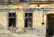 FOTO. Sute de amenzi pentru clădirile de la care cad tencuieli, în Timișoara