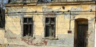 FOTO. Sute de amenzi pentru clădirile de la care cad tencuieli, în Timișoara