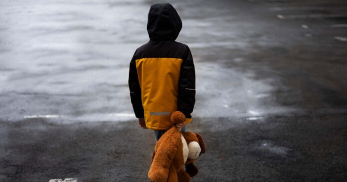 Tot mai mulți copii părăsesc căminul familial. În Timiș au fost raportate 90 de cazuri în doar câteva luni.