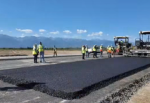 A început asfaltarea experimentală pe tronsonul 3 al Autostrăzii Sibiu.
