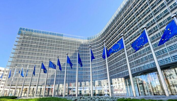 Comisia propune un plan de acțiune pentru electrificare și revisează schema ETS pentru a spori competitivitatea, decarbonizarea și independența energetică a Europei.