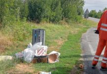 FOTO. Coșurile sunt goale, gunoaiele zac pe jos. DRDP Timișoara: șoferii riscă amenzi de până la 6.000 de lei.