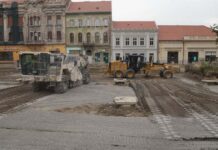 FOTO. Piața Traian își continuă metamorfoza. La final, va fi extinsă și va include o fântână interactivă.