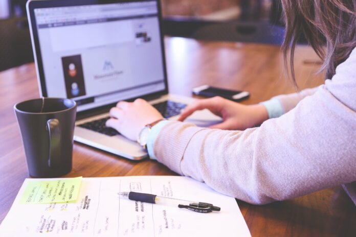 La un an de la implementarea legislației europene pentru accesibilitatea digitală, 9 din 10 companii studiate de o firmă specializată nu dispun de site-uri accesibile.