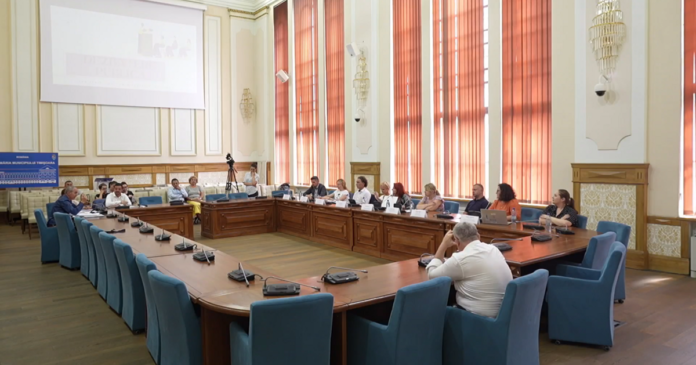 Lacrimi și tensiuni în cadrul dezbaterii despre reorganizarea DAS Timișoara și închiderea cantinei sociale
