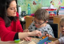 Micuții vulnerabili din Timiș primesc o nouă oportunitate educațională. Grădinițele estivale Salvați Copiii ajung în Timișoara și Checea.