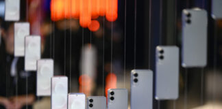 Nouă din zece telefoane din România permit localizarea rapidă a apelanților la 112.
