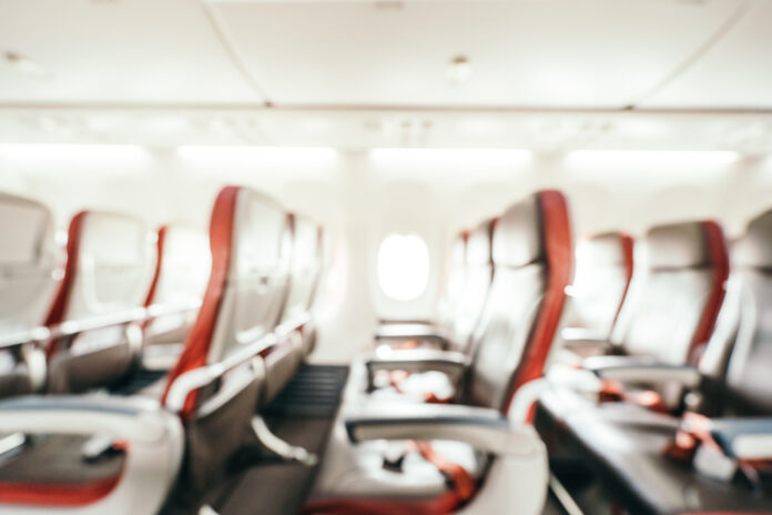 O companie aeriană va aplica tarife mai mari pentru clienții care nu doresc să aibă vecin de scaun în avion.