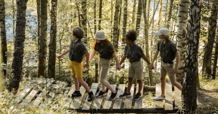 O vacanță care poate transforma o copilărie. Asociația „Copilul din Mine” caută sprijin pentru tabăra dedicată copiilor vulnerabili.