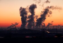 Piața petrolului în stare de alertă după recentele atacuri din Orientul Mijlociu. Ce se preconizează pentru prețul carburanților?