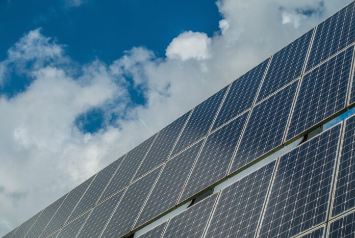 Producția de energie solară în UE atinge un nivel record. Trei țări se află în fruntea clasamentului european.