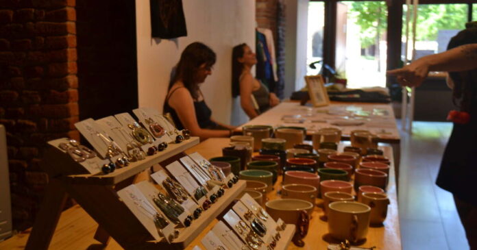 Publicații independente, ceramică și viniluri la Târgul Sit+Read POP—UP. Creatorii locali se reunesc la Bastion.
