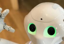 Roboți creați de elevi din șase țări participă la o competiție la Timișoara. Puteți asista gratuit la meciurile de weekend.