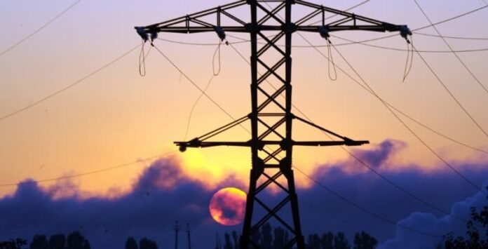 România declară stare de alertă energetică în august. Ce implică această măsură și cât de aproape suntem de restricții sau de pene de curent.