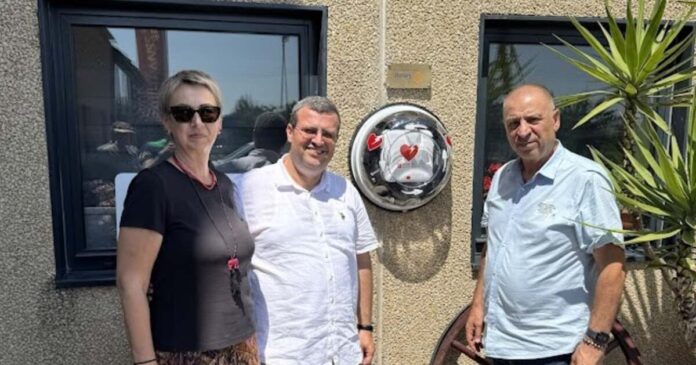 Rotary Club Timișoara 2023 instalează un defibrilator AED cu acces public permanent pe Calea Șagului, la PAUL TRANS SRL.
