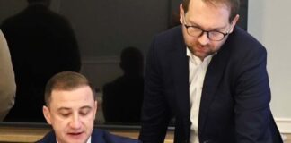 Simonis se mândrește cu „reacții pozitive” de când atacă USR. Fritz îi reamintește de „galoși”