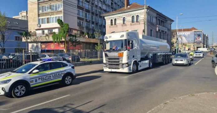 A intrat în vigoare regulamentul pentru circulația vehiculelor de mare tonaj în Timișoara. Polițiștii efectuează controale.