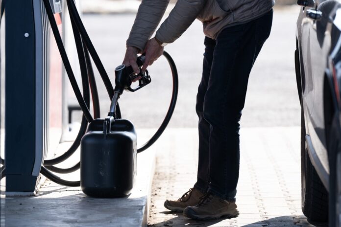 Acciza la motorină, redusă cu 20% până la sfârșitul lunii august, ca urmare a creșterii prețurilor la pompă cu peste 23%