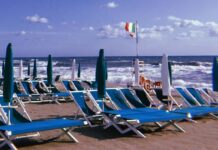 Amenzi de până la 500 de euro pentru turiștii care își „salvează” locul pe plajă. Măsuri severe în Italia.