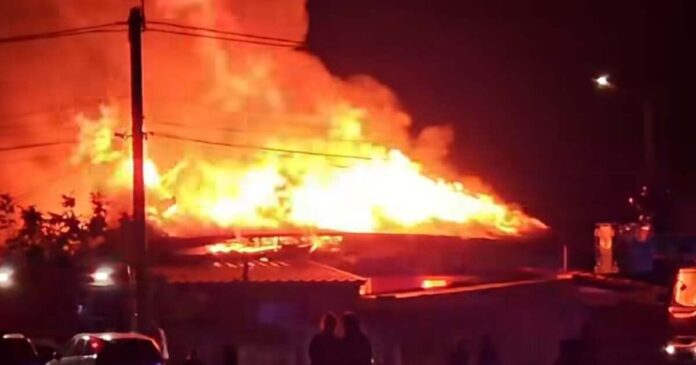 CJ Timiș alocă 400.000 de lei pentru persoanele afectate de incendiul din Săcălaz. Fondurile vor fi utilizate pentru 15 containere modulare.