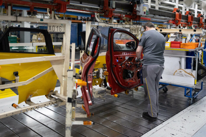 China își mărește influența în industria auto europeană. Oficialii UE trag un semnal de alarmă despre „provocarea deceniului”