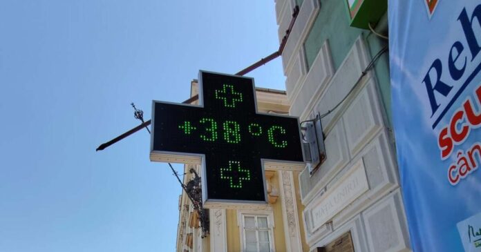 Codul Roșu de caniculă se extinde în Timiș până vineri. Vor urma și ploi.
