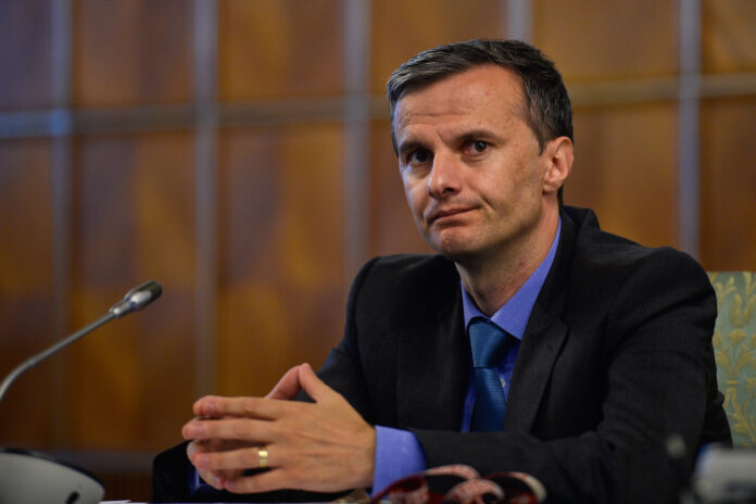 Cristian Socol: Semnale de criză. Vulnerabilități externe, de la declinul investițiilor străine directe la amplificarea deficitului de cont curent. și câteva puncte forte.