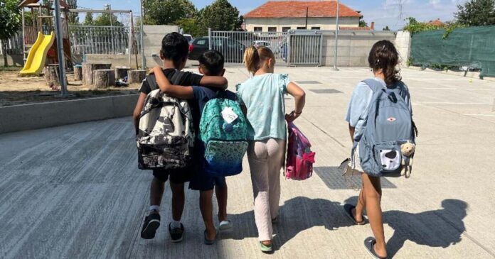Cu un ghiozdan donat, poți ajuta un copil să înceapă anul școlar cu toate lucrurile necesare. Campania se întoarce la Timișoara.
