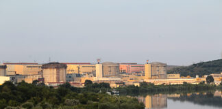 Directorul Centralei Nucleare de la Cernavodă susține că Unitatea 2 poate continua să funcționeze timp de cinci zile în situația actuală. Măsurile implementate de autorități ar putea oferi alte câteva zile de operare.