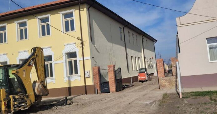 După aproape patru ani de lucrări, proiectul de modernizare a Școlii Gimnaziale din Dudeștii Noi s-a încheiat.