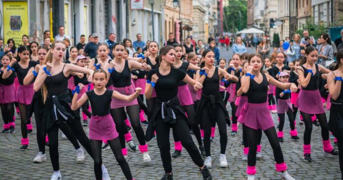 Educație artistică pentru toate vârstele. Școala de Arte Timișoara anunță specializările pentru noul an de studii creative.
