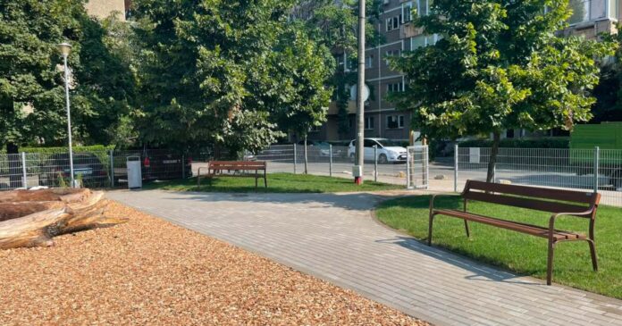 FOTO. Copiii din zona Orșova se pot bucura de un loc de joacă nou-nouță.