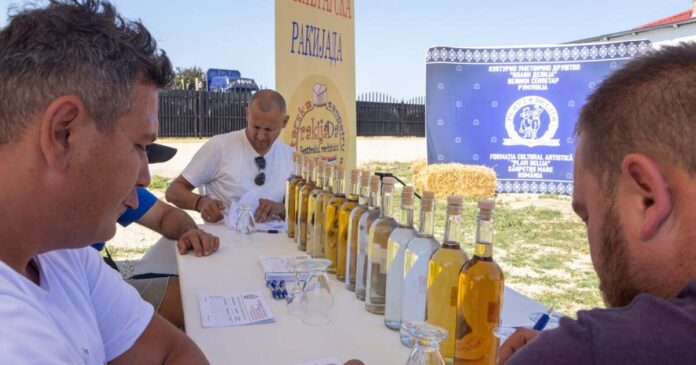 Festivalul Răchiului, în acest weekend, la Sânpetru Mare: competiții, paradă și jocuri tradiționale.
