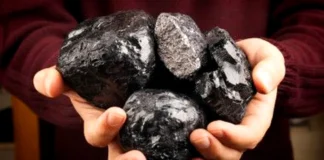 Guvernul a autorizat redeschiderea unei mine și a unei cariere pentru exploatarea unor resurse esențiale. Proiectul inițial estima venituri anuale de sute de milioane de euro.