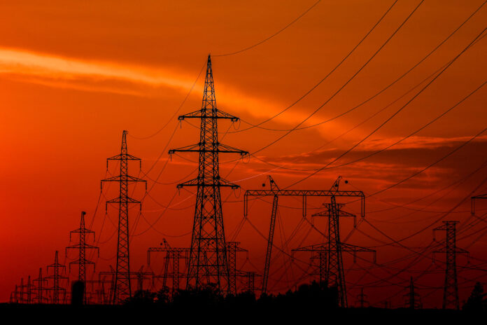 Guvernul a implementat măsuri de siguranță pe piața energiei electrice. Transelectrica va putea diminua exporturile și restricționa consumul marilor consumatori.