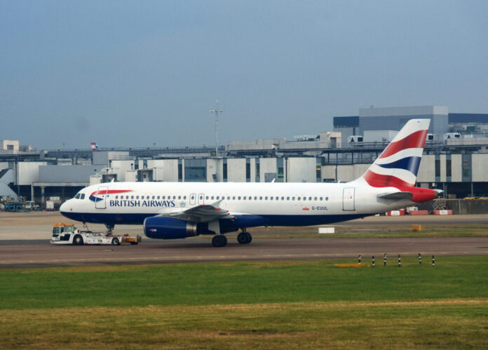 Heathrow a fost detronat. Aeroportul din Londra a cedat titlul de cel mai aglomerat aeroport din Europa.