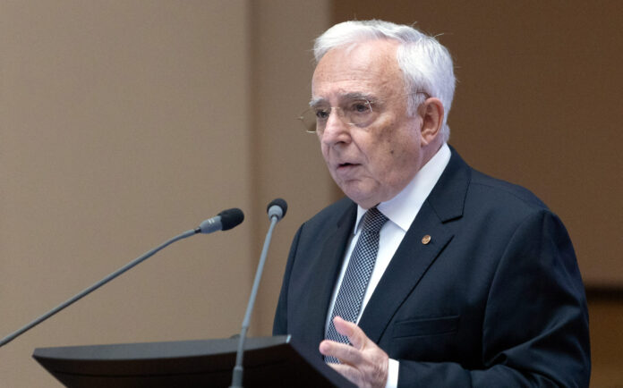 Isărescu face o declarație privind cursul leu-euro: „Îl lăsăm să fie în continuare mai flexibil. Fluctuează aproximativ în limitele corecte”
