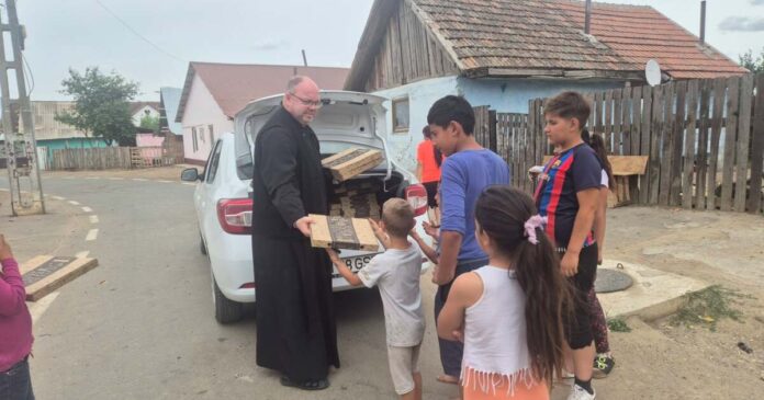„Îmbracă un copil pentru școală”, campanie pentru 40 de elevi din Pesac