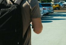„Împreună pentru educație” la Giroc. O campanie destinată pregătirii ghiozdanelor pentru copii înainte de începutul școlii.