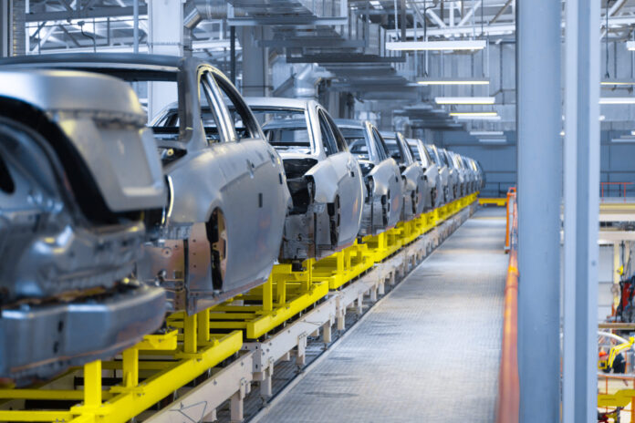 Industria auto germană se află în dificultate. Volkswagen, BMW și Mercedes elimină mii de locuri de muncă.
