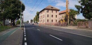 Nu doar trenurile întârzie la CFR: Lucrările la calea ferată afectează asfaltările primăriei din zona Gării de Nord.