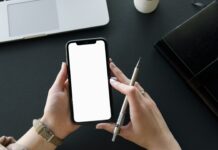 Oamenii solicită din ce în ce mai des sfaturi financiare de la inteligența artificială, însă puțini au încredere în recomandările acesteia.