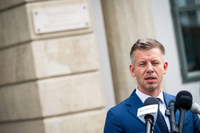 Peter Magyar, criticat sever de opoziție după anunțul privind limitarea consumului de energie: „S-a întors în era Ceaușescu”