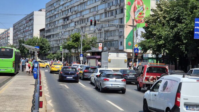 Piața auto din România a avut o prăbușire în iulie. Înmatriculările de mașini noi au scăzut cu 28%, însă mașinile electrice și cele plug-in hybrid au înregistrat o creștere semnificativă.