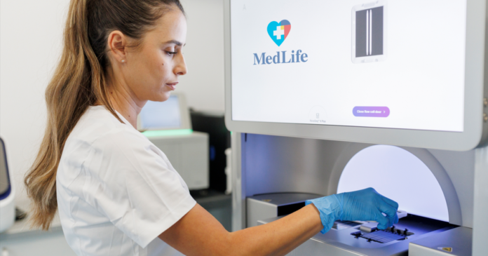 Premiera în România: MedLife introduce primul test de microbiom intestinal realizat complet în țară. Până acum, toate testele erau trimise în străinătate.
