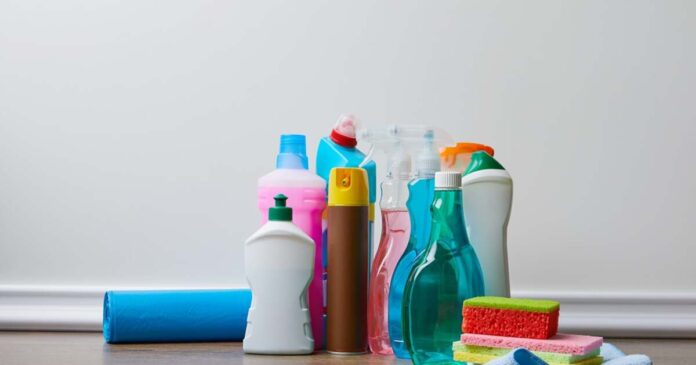 Produse de curățenie profesionale vs. produse pentru uz domesticul: care sunt diferențele?