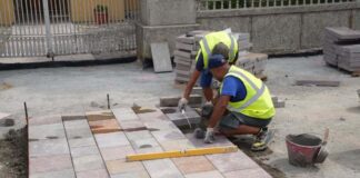 Se instaleză plăci din piatră naturală în Traian. Ce se va întâmpla cu pavajul cubic?